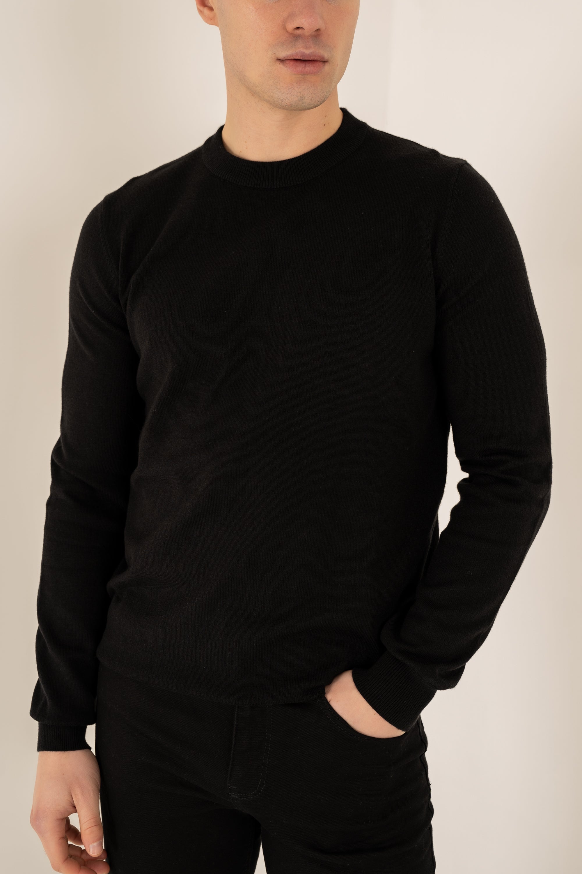 Ultra Fine Knit Crew Neck Jumper - Black